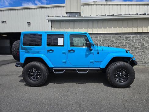 Used 2017 Jeep Wrangler Unlimited Sahara AWD/4WD image 10