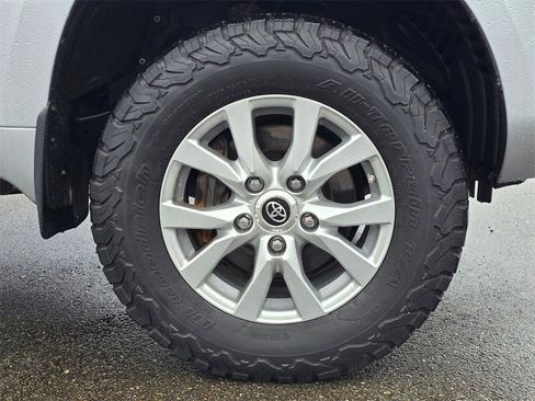 Used 2016 Toyota Land Cruiser image 9