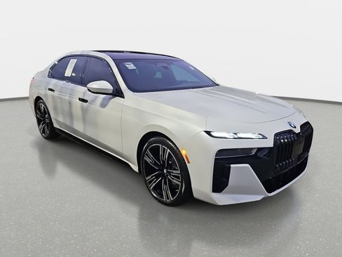 Certified 2023 BMW 760i xDrive w/ Executive Package image 3