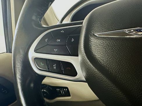 Used 2021 Chrysler Pacifica Touring-L FWD image 25