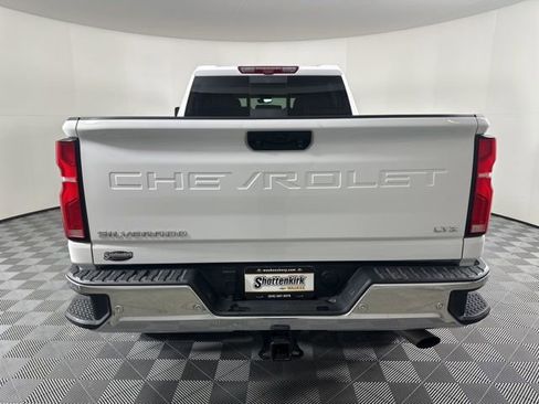 Used 2025 Chevrolet Silverado 2500 LTZ w/ LTZ Premium Package image 3