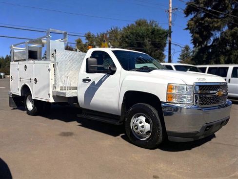 Used 2013 Chevrolet Silverado 3500 W/T RWD image 2