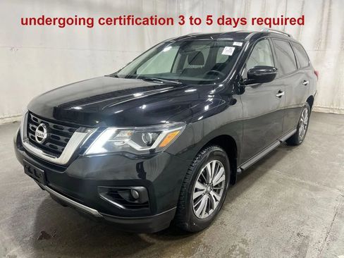 Used 2018 Nissan Pathfinder SV image 1