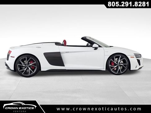 Used 2022 Audi R8 V10 w/ Carbon Exterior Package RWD image 8