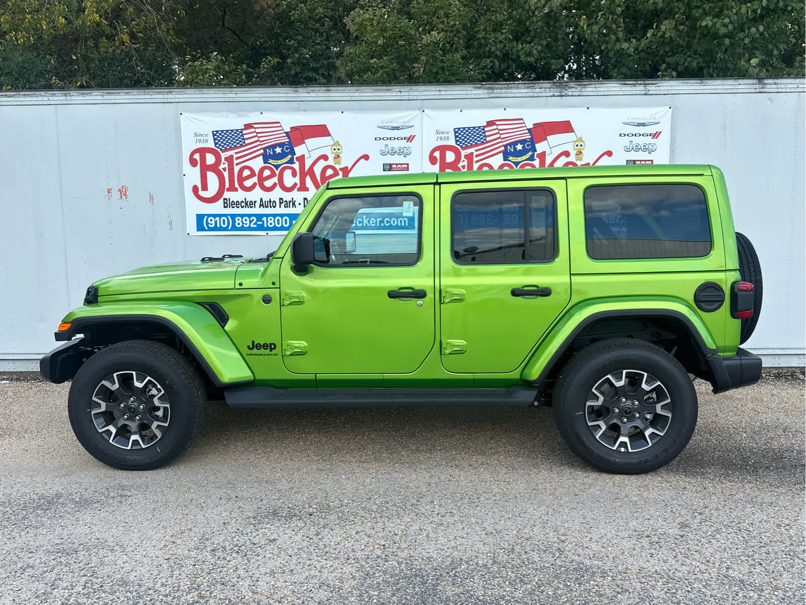 New 2026 Jeep Wrangler Unlimited Sahara AWD/4WD image 7