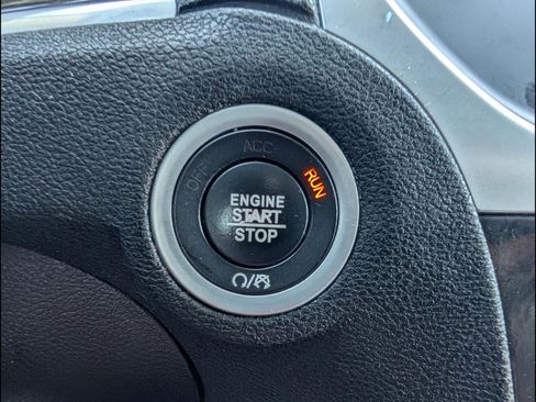 Used 2019 Chrysler 300 Limited RWD image 10