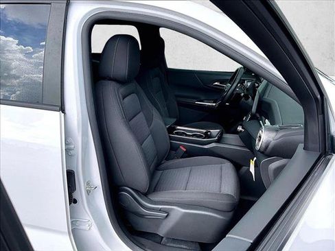 Used 2025 Chevrolet Equinox LT w/ Safety and Technology Package FWD image 9