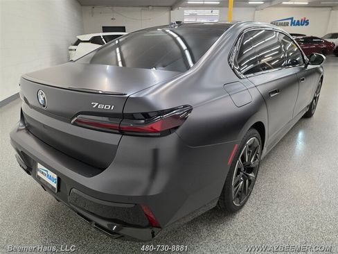 Used 2023 BMW 760i xDrive AWD/4WD image 11