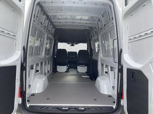 Used 2025 Mercedes-Benz Sprinter 2500 image 16