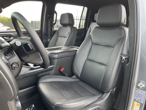 Used 2022 Chevrolet Suburban Z71 w/ Z71 Off-Road Package AWD/4WD image 25