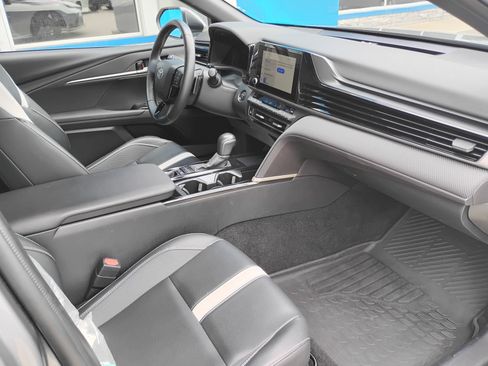 Used 2025 Toyota Camry SE FWD image 12