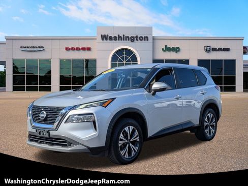 Used 2022 Nissan Rogue SV image 1