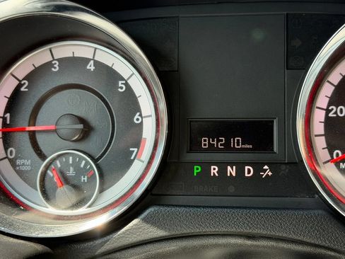 Used 2019 Dodge Grand Caravan SE FWD image 35