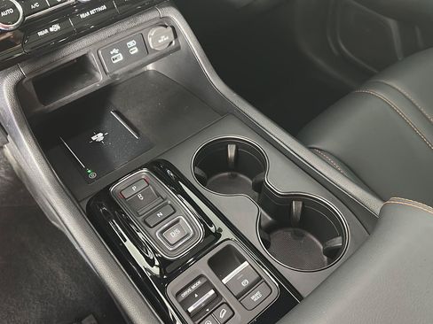 Used 2025 Honda Pilot TrailSport image 21