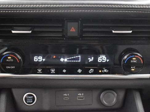 Used 2022 Nissan Rogue SV image 19