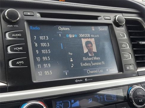 Used 2014 Toyota Highlander XLE image 16