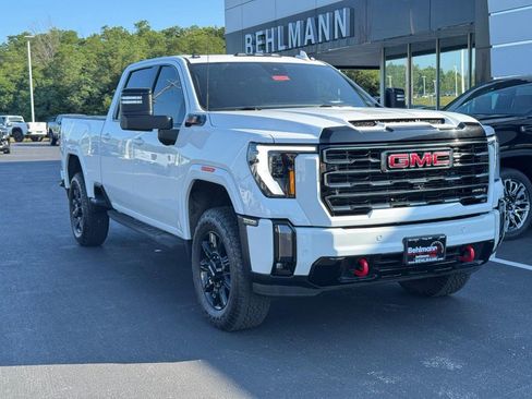 Used 2024 GMC Sierra 2500 AT4 w/ AT4 Premium Plus Package AWD/4WD image 2