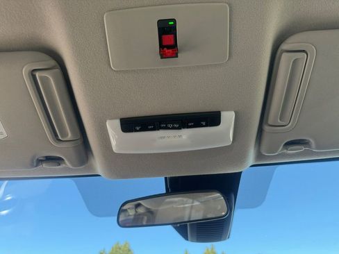 Certified 2025 Nissan Versa SR w/ Trunk Package image 26