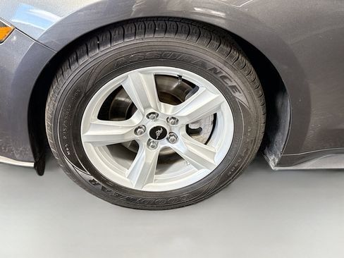 Used 2018 Ford Mustang Coupe RWD image 19