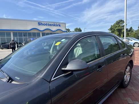 Used 2010 Chevrolet Impala LT w/ Luxury Edition Package FWD image 5