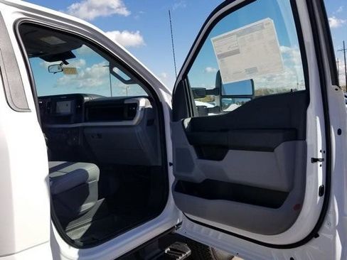 New 2026 Ford F350 XL w/ XL Chrome Package image 17