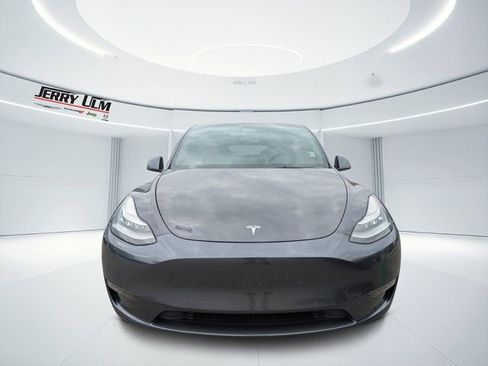 Used 2021 Tesla Model Y Long Range image 8