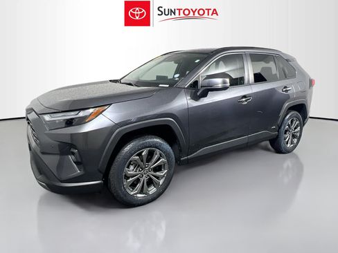Used 2022 Toyota RAV4 Limited AWD/4WD image 9