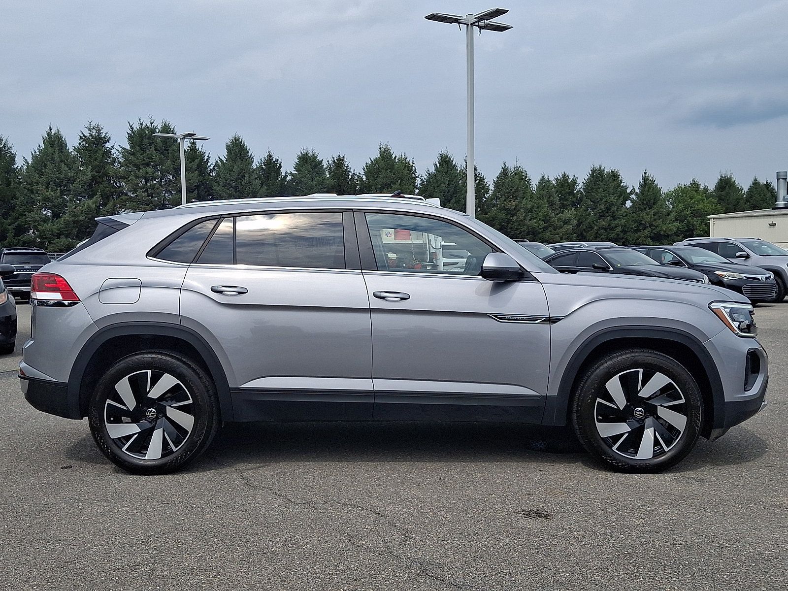 Used 2026 Volkswagen Atlas Cross Sport SE AWD/4WD image 9
