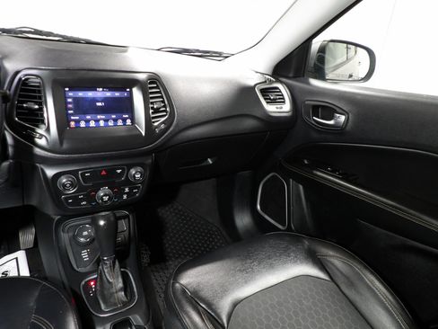 Used 2017 Jeep Compass Latitude w/ Popular Equipment Group AWD/4WD image 12