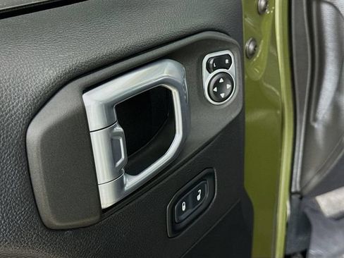 Used 2021 Jeep Wrangler Unlimited Rubicon AWD/4WD image 18
