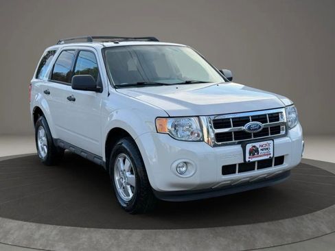 Used 2011 Ford Escape XLT w/ 202A Rapid Spec Order Code image 3