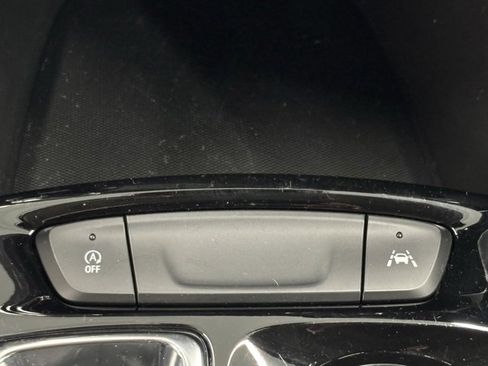 Used 2025 Chevrolet Trax LT image 26