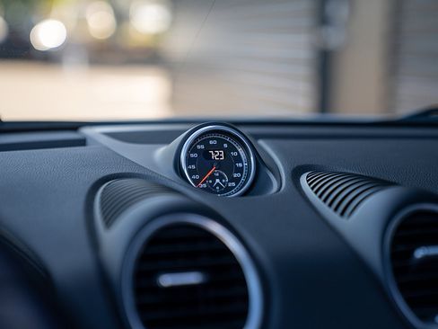 Certified 2024 Porsche 718 Boxster image 11