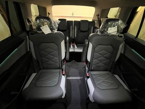 New 2026 Volkswagen Atlas Peak Edition AWD/4WD image 24