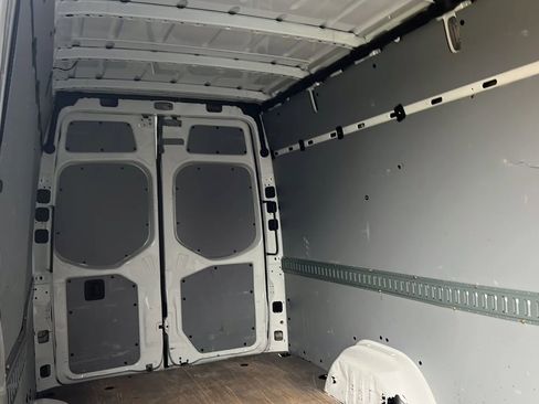 Used 2020 Freightliner Sprinter 2500 image 16