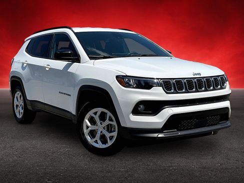 Used 2024 Jeep Compass Latitude AWD/4WD image 1