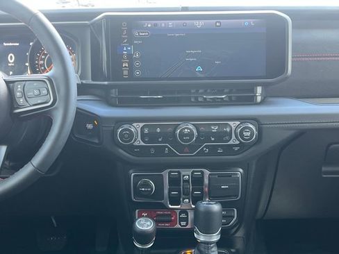 Used 2024 Jeep Wrangler Unlimited Rubicon AWD/4WD image 21