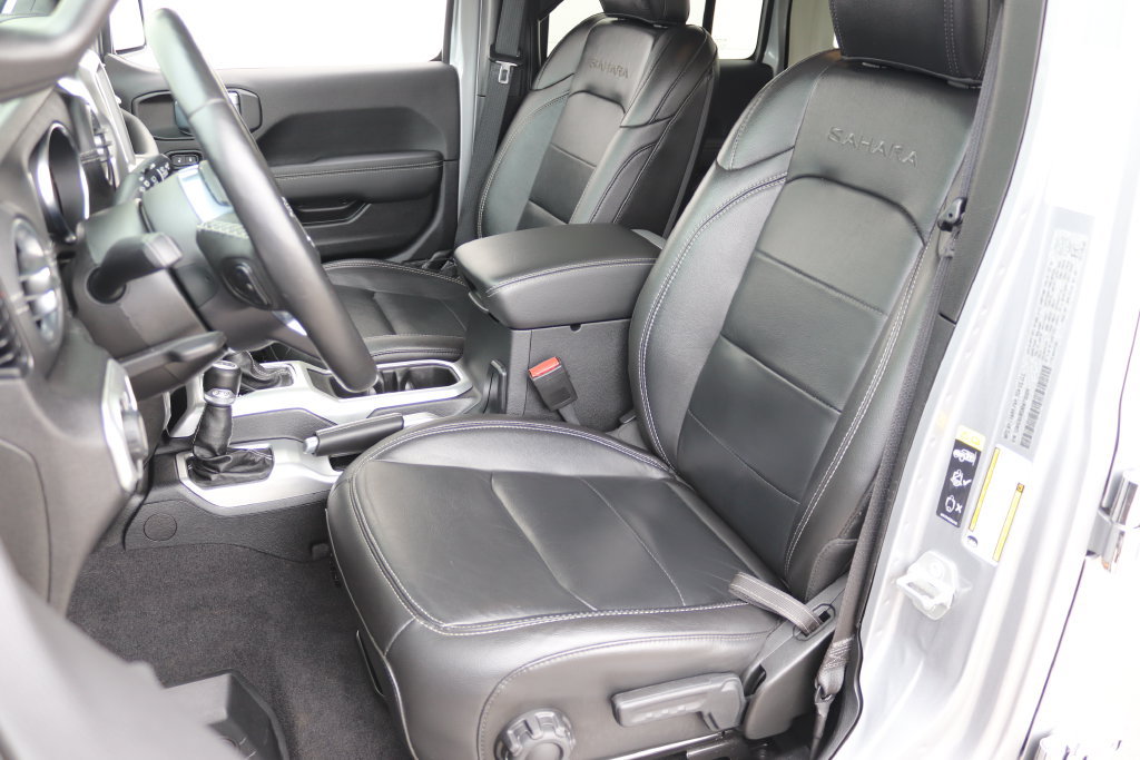 Used 2021 Jeep Wrangler Unlimited Sahara w/ Uconnect 4C Nav & Sound Group AWD/4WD image 4