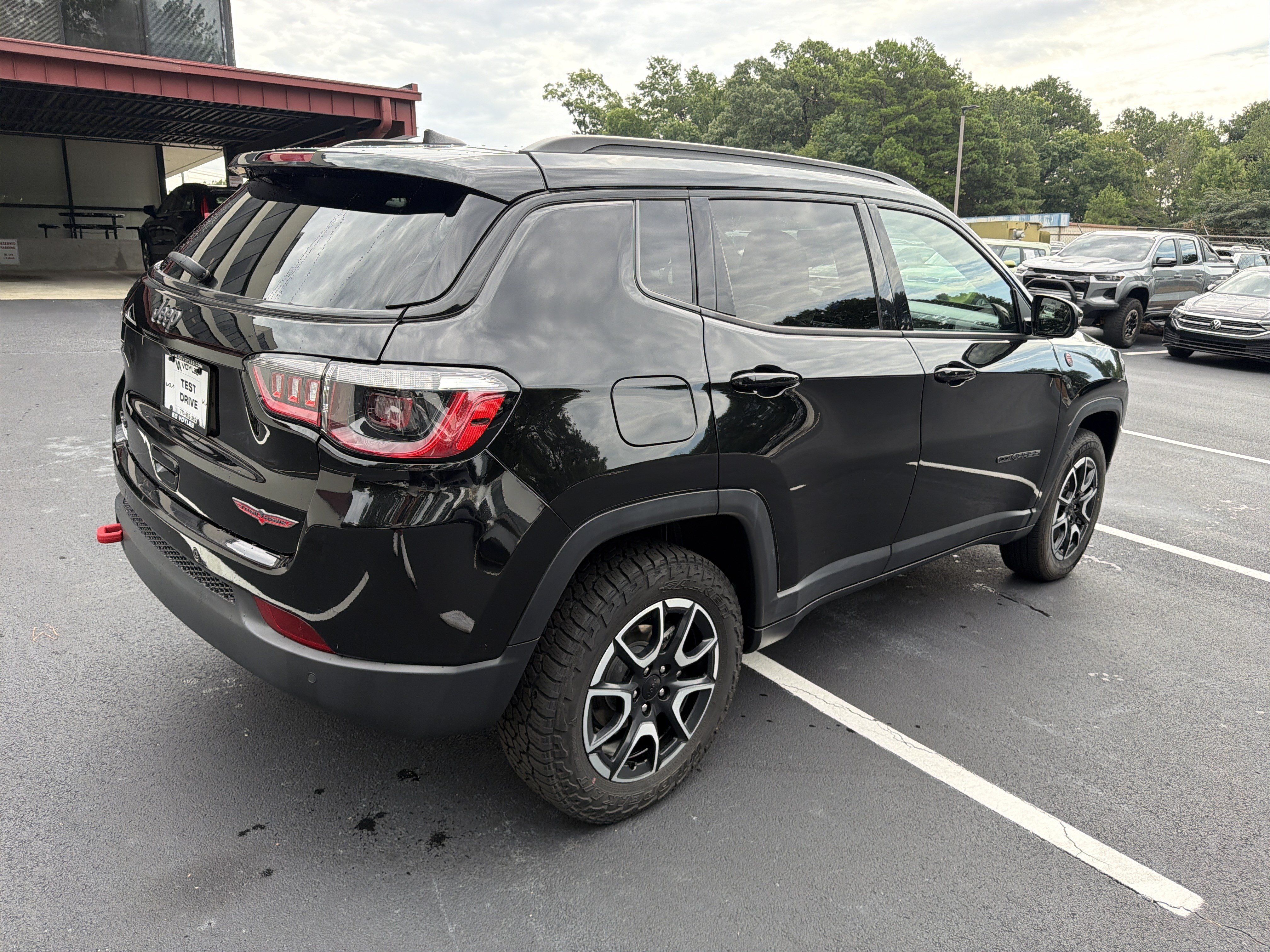 Used 2024 Jeep Compass Trailhawk AWD/4WD image 7