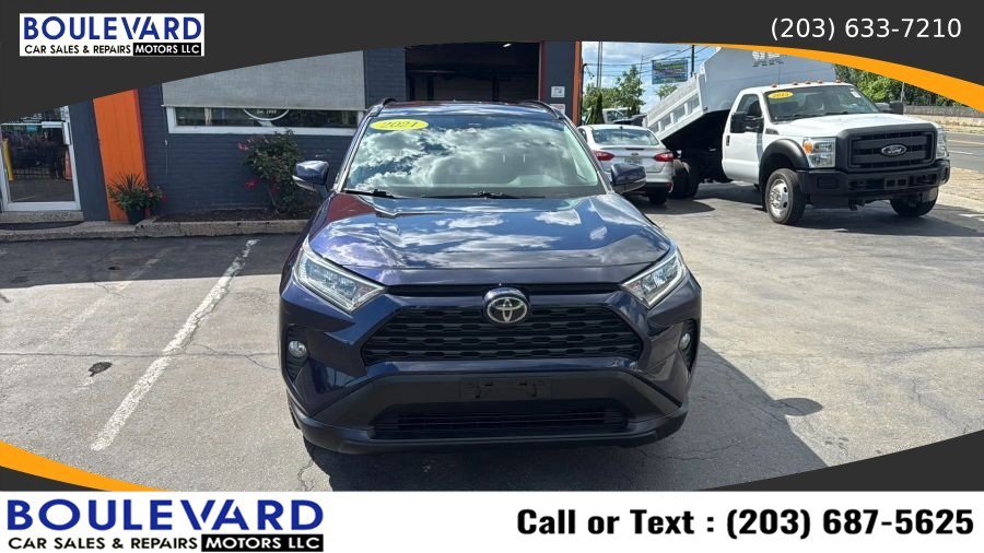 Used 2021 Toyota RAV4 XLE AWD/4WD image 2