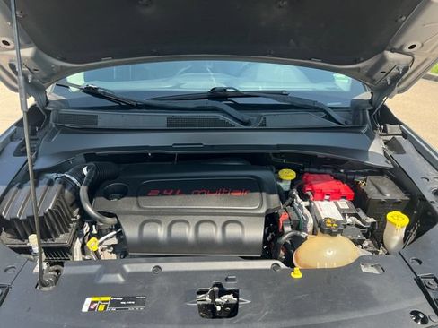 Used 2019 Jeep Compass Latitude AWD/4WD image 12