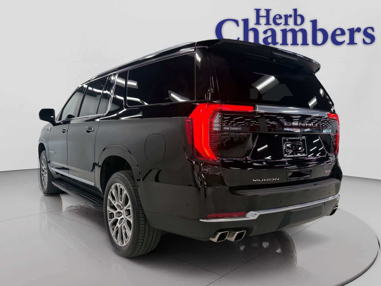 Used 2025 GMC Yukon XL Denali AWD/4WD image 3
