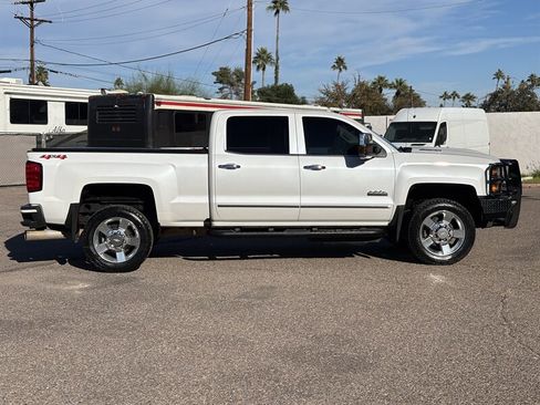 Used 2019 Chevrolet Silverado 2500 High Country image 3