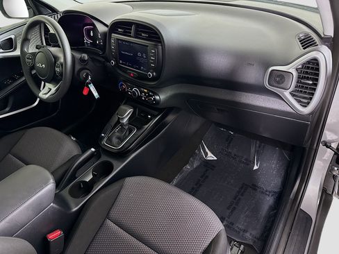 Used 2023 Kia Soul LX w/ LX Technology Package FWD image 29