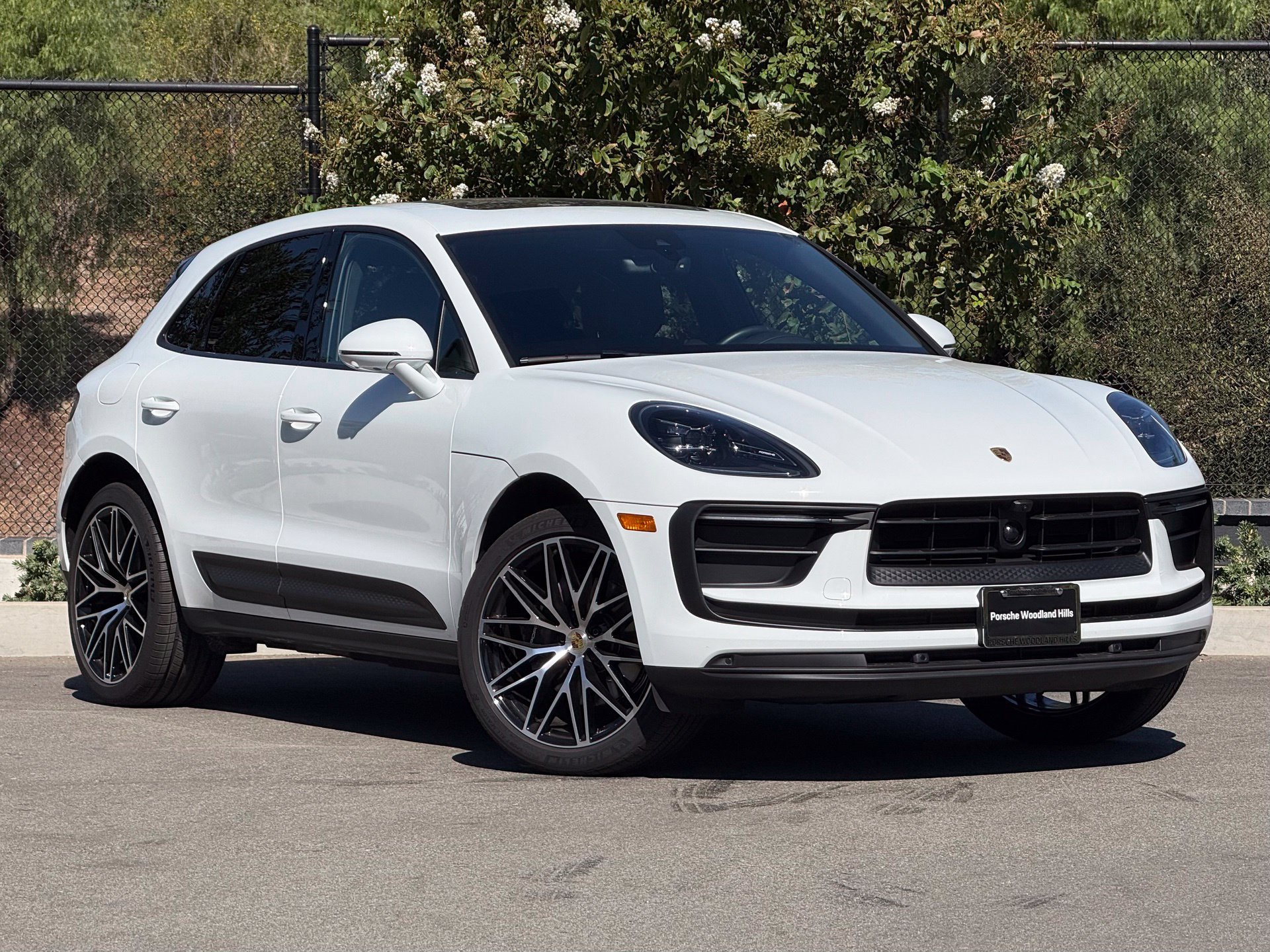 Used 2026 Porsche Macan AWD/4WD image 9