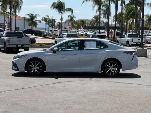 Used 2023 Toyota Camry SE FWD image 9