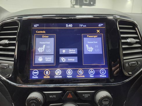 Used 2019 Jeep Grand Cherokee Altitude image 9