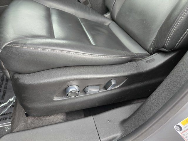 Used 2025 Cadillac XT4 Premium Luxury FWD image 28