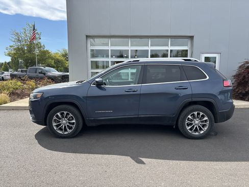 Used 2019 Jeep Cherokee Latitude Plus AWD/4WD image 2