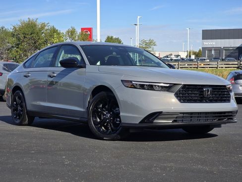 New 2025 Honda Accord SE image 2